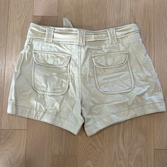 Club Monaco women’s beige shorts. size 2. 100% cotton - Picture 2 of 7